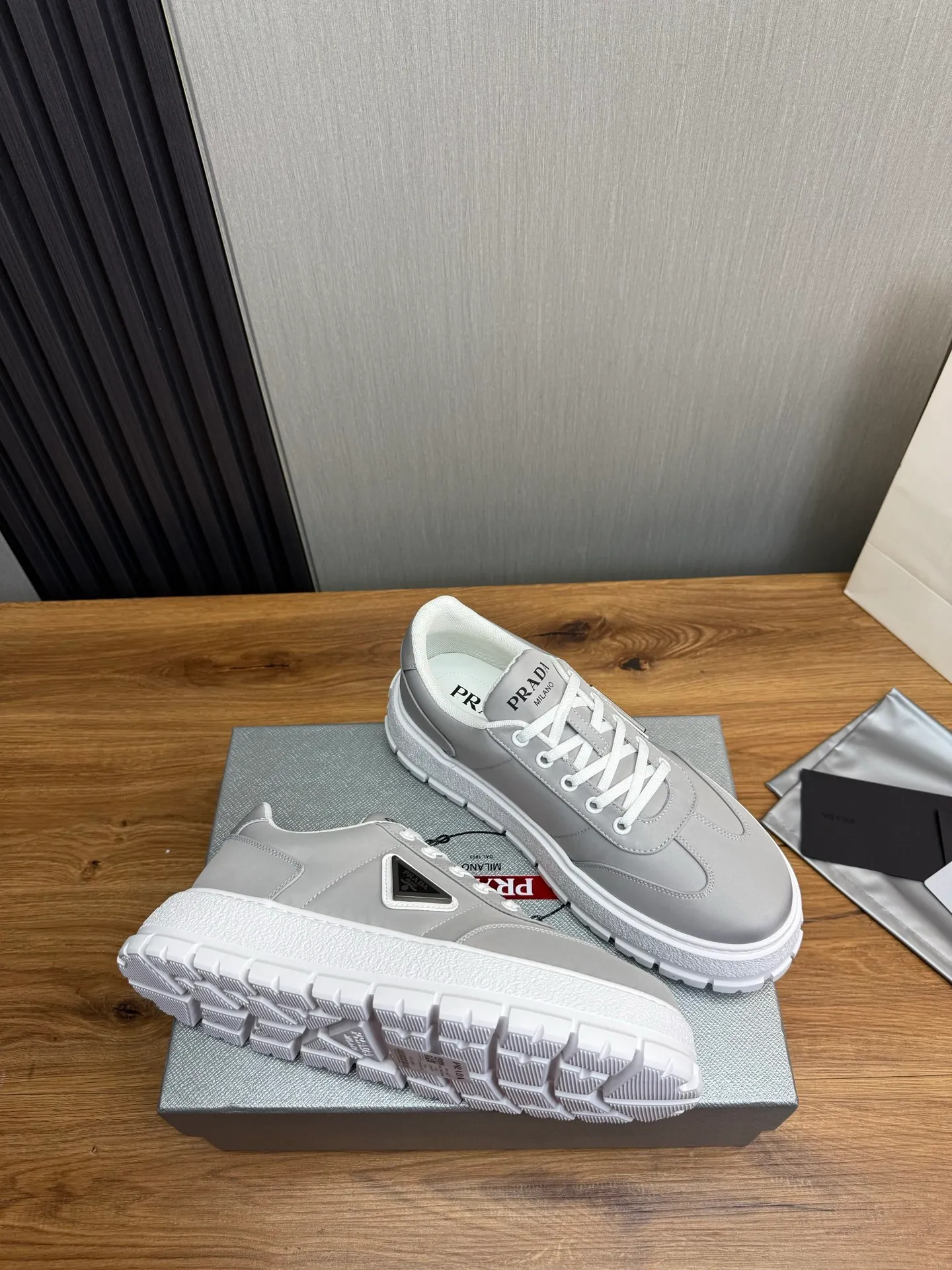 Men's shoes 💰560💰 [PRADA] Popular men's shoes shipped 👏Official website synchronized ⬆️Original imported waterproof fabric + cowhide lining, 1⃣️:1⃣️reproduction, original sole, 38-45 (45. Customized, non-refundable)